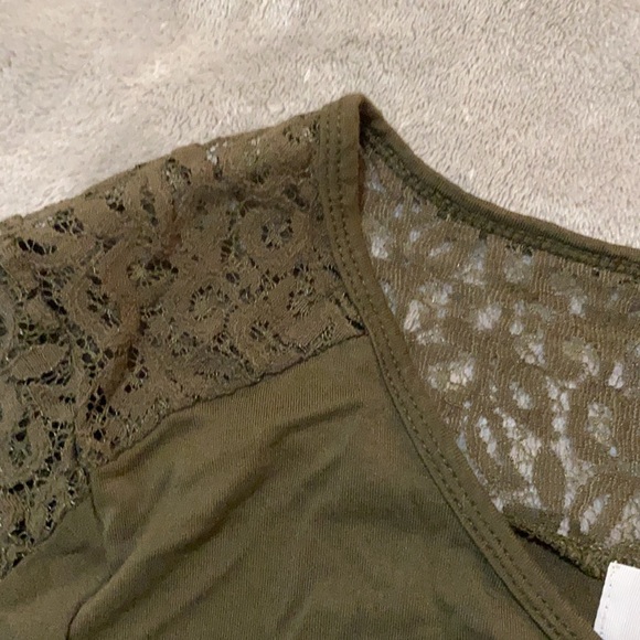 Cute top with lace - Picture 4 of 4